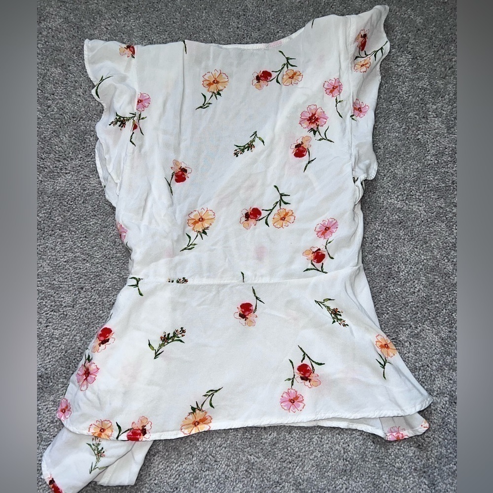 Floral Print Ruffle Blouse - Picture 3 of 3